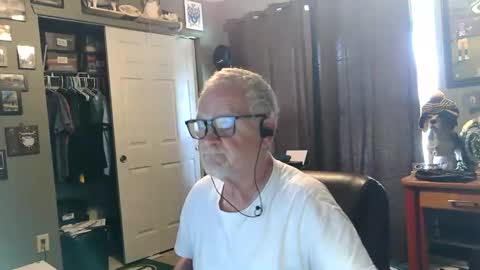 Snapshot of midwestdad09 chatting on 05.31.26 midwestdad09 online show from 05.31.26