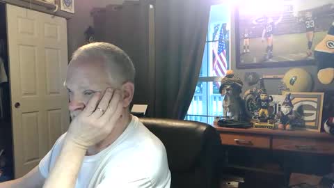 Snapshot of midwestdad09 chatting on 06.11.26 midwestdad09 online show from 06.11.26