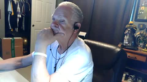 Snapshot of midwestdad09 chatting on 07.06.26 midwestdad09 online show from 07.06.26