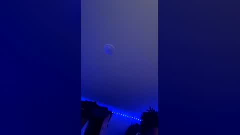 Snapshot of mifriend1998 chatting on 12.17.25 mifriend1998 online show from 12.17.25