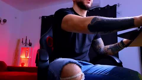 MightyAaron online show from 11.10.25