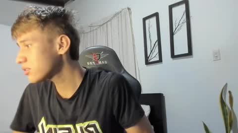 Miguel Hernandez online show from 02.15.25