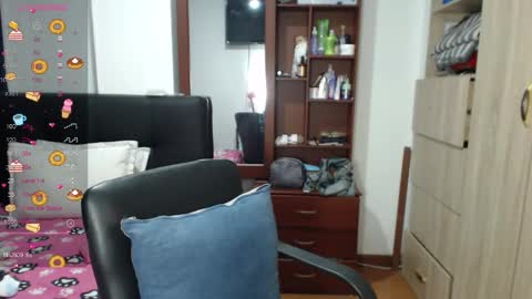 Snapshot of miia_big1boobs chatting on 02.21.25 miia big1boobs online show from 02.21.25