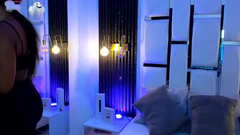 Miia Schwarz  online show from 10.28.25