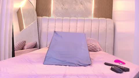 Snapshot of miia_scoott_ chatting on 11.24.25 miia scoott online show from 11.24.25