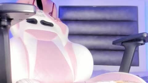 Mia online show from 03.11.26