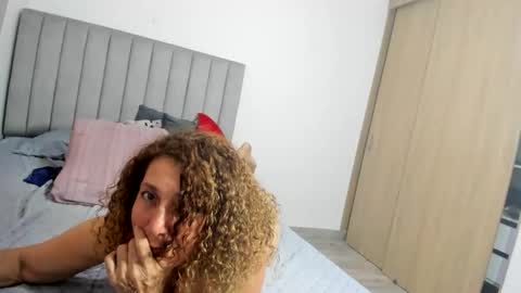 Mia Weed online show from 04.30.26