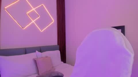 Mia  online show from 03.02.26