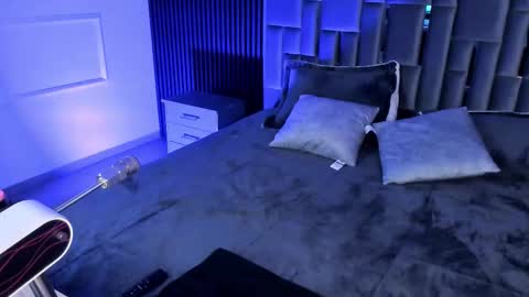 Snapshot of miiaamonroee chatting on 11.19.25 Mia Monroe online show from 11.19.25