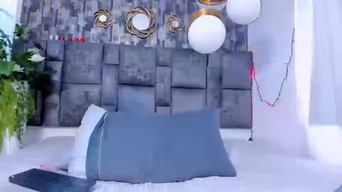 MiaTauro online show from 03.12.26