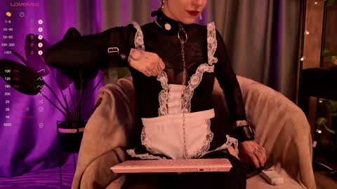 Snapshot of mika_moon_ chatting on 12.16.24 mika_moon_ online show from 12.16.24