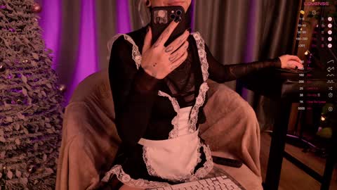 Snapshot of mika_moon_ chatting on 01.04.25 mika_moon_ online show from 01.04.25