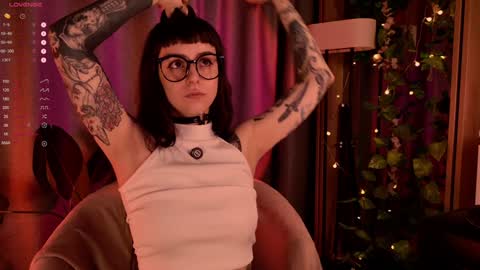 Snapshot of mika_moon_ chatting on 01.21.25 mika_moon_ online show from 01.21.25