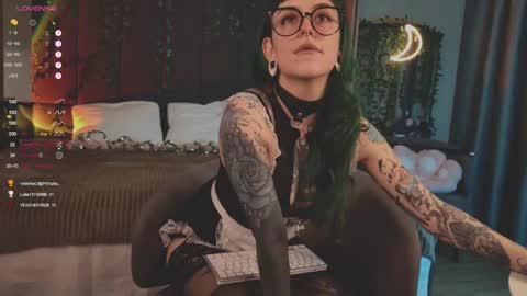 Snapshot of mika_moon_ chatting on 03.01.25 mika_moon_ online show from 03.01.25