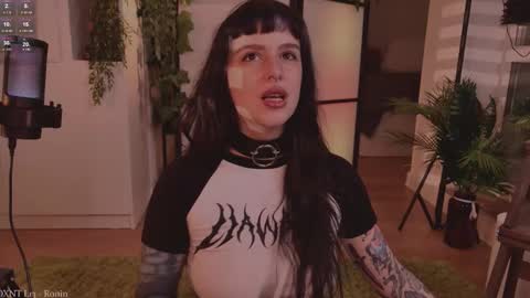 Snapshot of mika_moon_ chatting on 10.17.25 mika_moon_ online show from 10.17.25