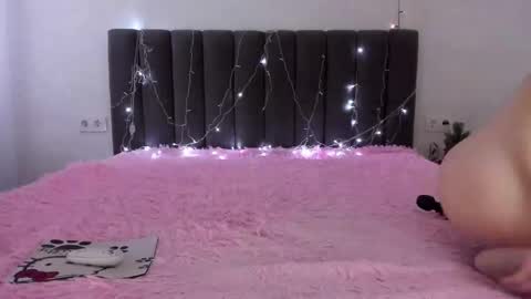 Mika online show from 12.25.24