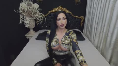 Snapshot of mikaelajensen chatting on 10.17.25 Mikaela online show from 10.17.25