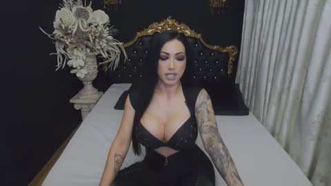 Snapshot of mikaelajensen chatting on 11.11.25 Mikaela online show from 11.11.25