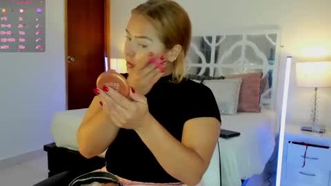 Mikaela blondie bigass online show from 12.19.25