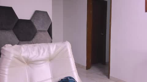 Mikaela blondie bigass online show from 04.18.26