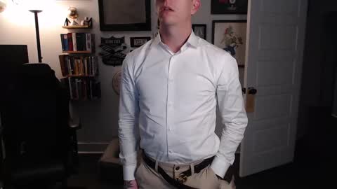 MikahisHung online show from 11.11.25