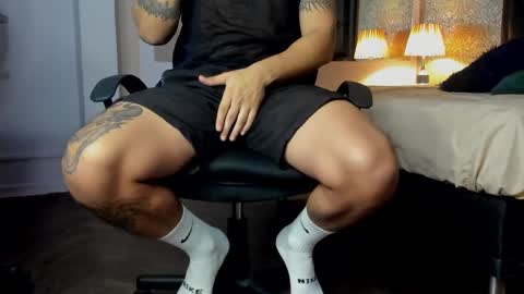 Snapshot of mike2_wills chatting on 12.01.24 Mike2 wills online show from 12.01.24