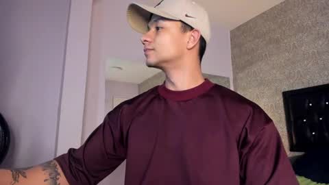 Snapshot of mike2_wills chatting on 12.05.24 Mike2 wills online show from 12.05.24