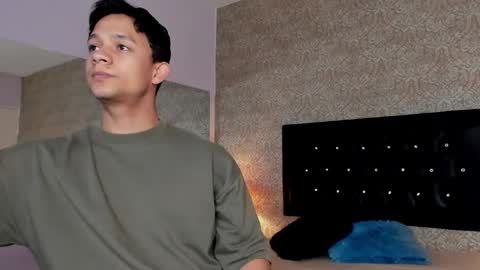 Snapshot of mike2_wills chatting on 01.11.25 Mike2 wills online show from 01.11.25