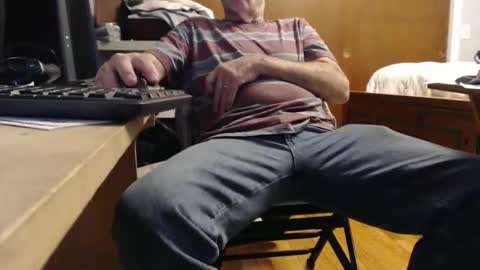 Snapshot of mike694fun chatting on 12.04.25 mike694fun online show from 12.04.25