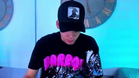 Mike 0233 online show from 01.12.25