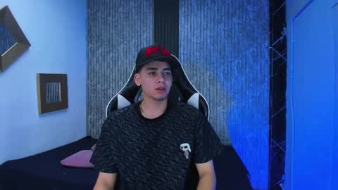 Mike 0233 online show from 12.21.25