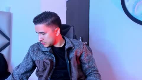 Snapshot of mike_256 chatting on 11.10.25 Mike online show from 11.10.25