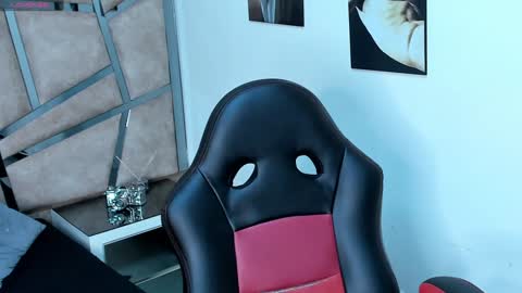 Snapshot of mike_belle chatting on 01.22.25 Mike Belle online show from 01.22.25