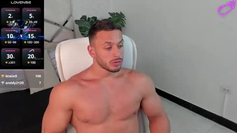 Snapshot of mike_belle chatting on 03.08.25 Mike Belle online show from 03.08.25