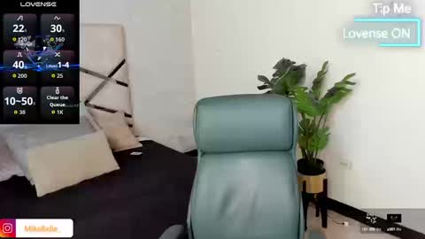 Snapshot of mike_belle chatting on 09.24.25 Mike Belle online show from 09.24.25