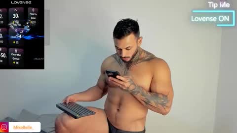 Snapshot of mike_belle chatting on 11.14.25 Mike Belle online show from 11.14.25