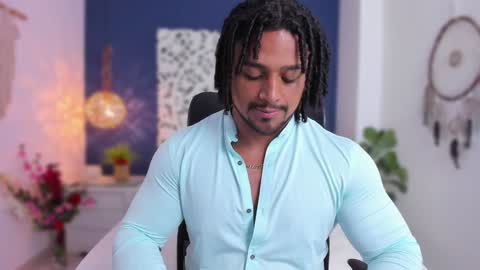 Snapshot of mike_estevess chatting on 12.01.24 online show from 12.01.24