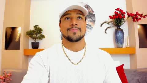 Snapshot of mike_estevess chatting on 12.05.24 online show from 12.05.24