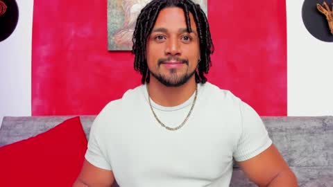 Snapshot of mike_estevess chatting on 12.11.24 online show from 12.11.24