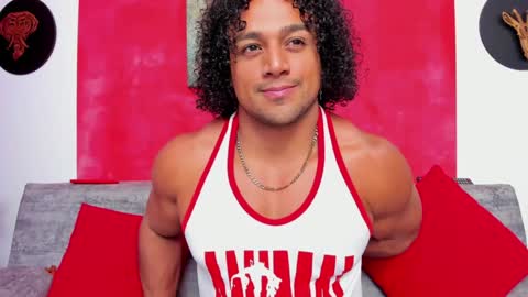 Snapshot of mike_estevess chatting on 12.19.24 online show from 12.19.24