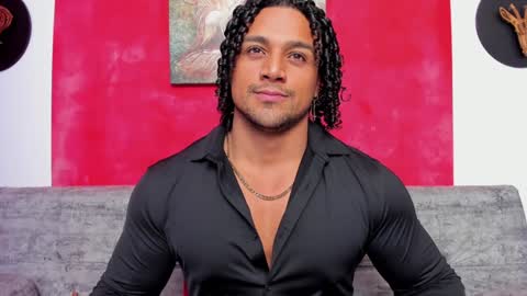 Snapshot of mike_estevess chatting on 12.23.24 online show from 12.23.24