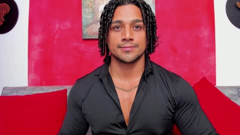 Snapshot of mike_estevess chatting on 12.23.24 online show from 12.23.24