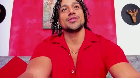 Snapshot of mike_estevess chatting on 12.28.24 online show from 12.28.24