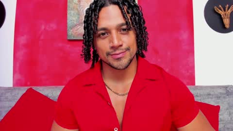 Snapshot of mike_estevess chatting on 12.28.24 online show from 12.28.24