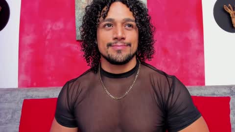 Snapshot of mike_estevess chatting on 01.08.25 online show from 01.08.25