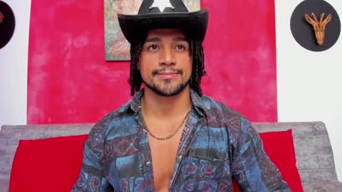 Snapshot of mike_estevess chatting on 01.11.25 online show from 01.11.25