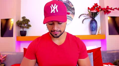 Snapshot of mike_estevess chatting on 02.06.25 online show from 02.06.25