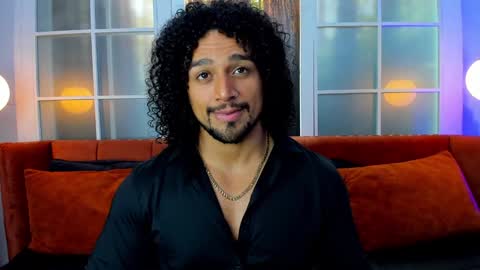 Snapshot of mike_estevess chatting on 02.08.25 online show from 02.08.25