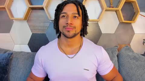 Snapshot of mike_estevess chatting on 02.14.25 online show from 02.14.25