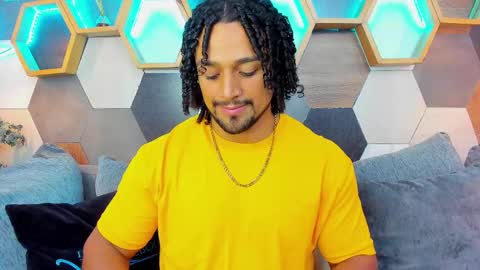 Snapshot of mike_estevess chatting on 03.02.25 online show from 03.02.25